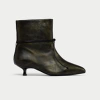 Boots and ankle boots
