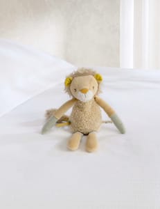 Lenny Lion Activity Beanie Toy (0+ Mths)