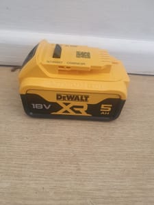 DeWalt DCB184 18V XR 5Ah Li-Ion Battery
