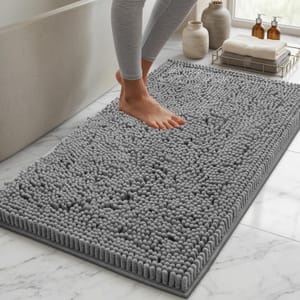LuxUrux Small Bath Mat Extra-Soft Plush Shaggy Rug (Light Grey)