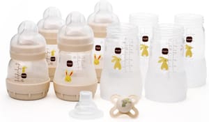 MAM Easy Start Anti-Colic Starter Set: Self-Sterilising 4 Bottles, Soother
