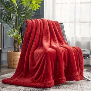 Solid Plush Luxury Flannel Blanket (150x200cm) - Red